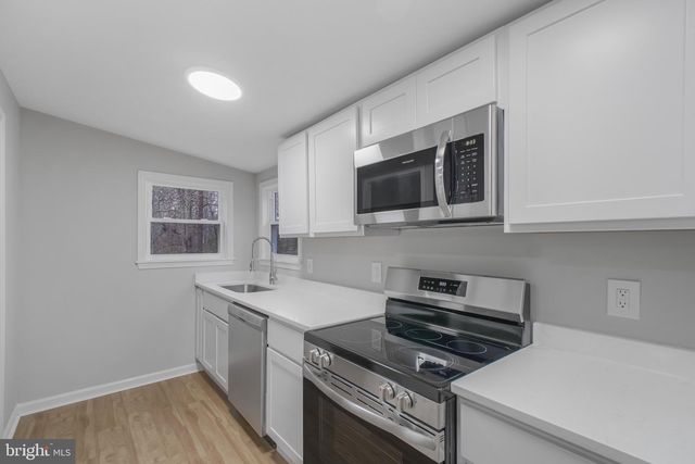 5003 HOLLY DR, Partlow, VA 22534