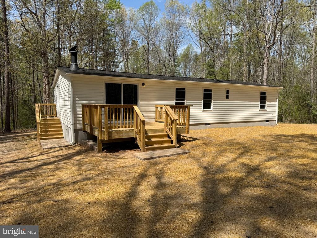 5003 HOLLY DR, Partlow, VA 22534