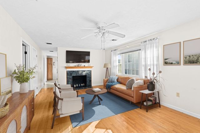 11 Turner Ave, Wareham, MA 02571