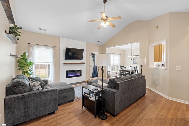 3 Frostweed Court, Simpsonville, SC 29680