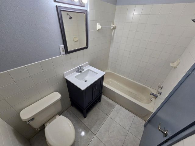 5005 STOLLS AVENUE, Tampa, FL 33615