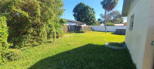 5005 STOLLS AVENUE, Tampa, FL 33615