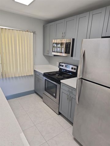 5005 STOLLS AVENUE, Tampa, FL 33615