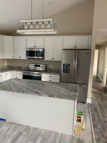 86 Beaumont Ave, Chicopee, MA 01013