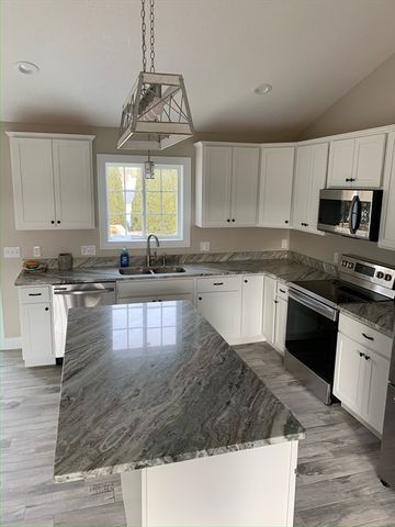 86 Beaumont Ave, Chicopee, MA 01013
