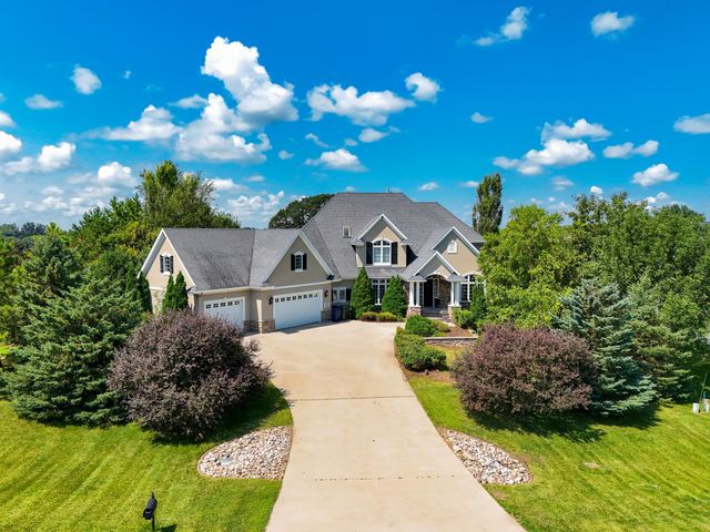 3706 Pebble Hills Dr, Fergus Falls, MN 56537