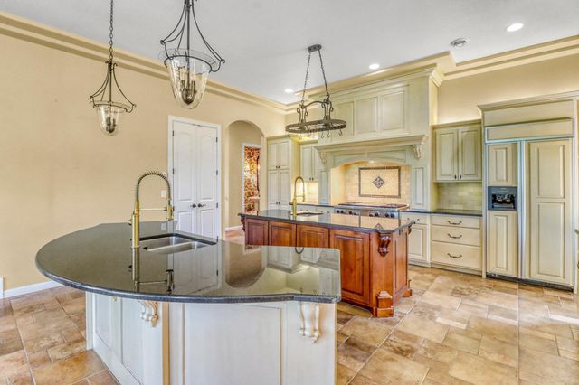 3706 Pebble Hills Dr, Fergus Falls, MN 56537