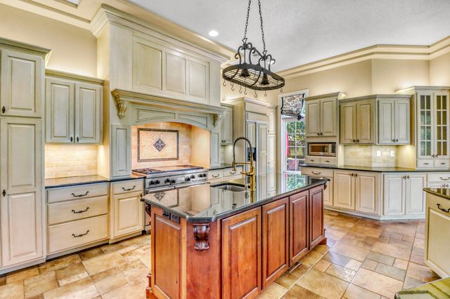 3706 Pebble Hills Dr, Fergus Falls, MN 56537