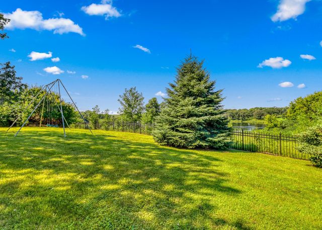 3706 Pebble Hills Dr, Fergus Falls, MN 56537