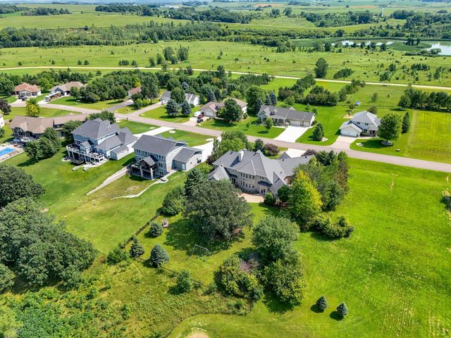 3706 Pebble Hills Dr, Fergus Falls, MN 56537