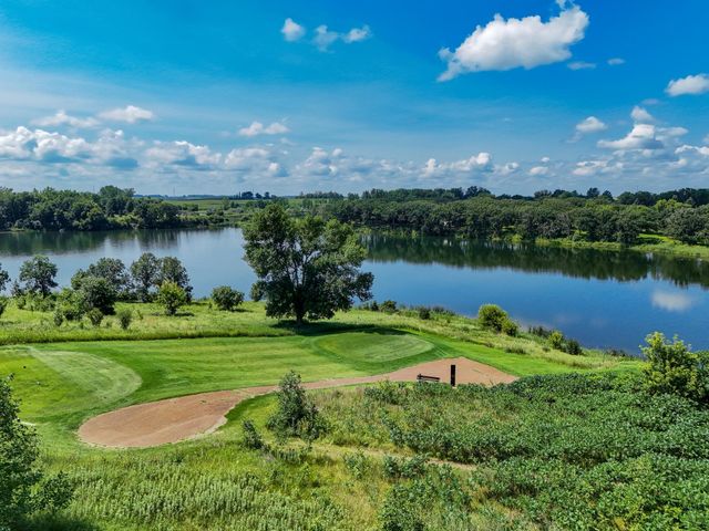 3706 Pebble Hills Dr, Fergus Falls, MN 56537