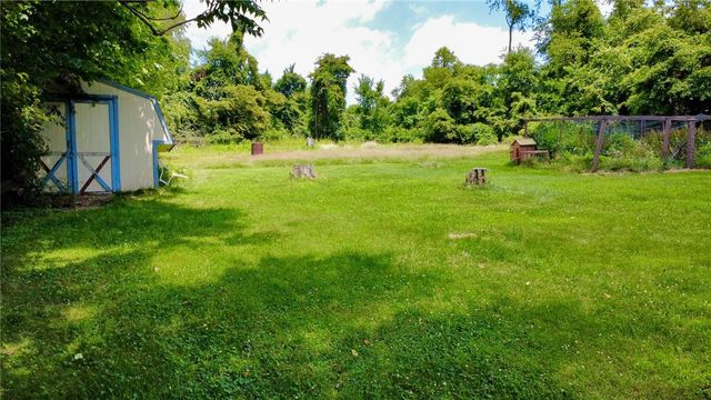 1238 Pinewood Rd, Irwin, PA 15642