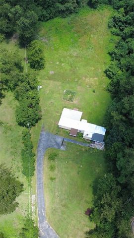 1238 Pinewood Rd, Irwin, PA 15642