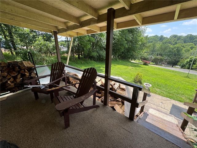1238 Pinewood Rd, Irwin, PA 15642