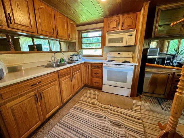 1238 Pinewood Rd, Irwin, PA 15642