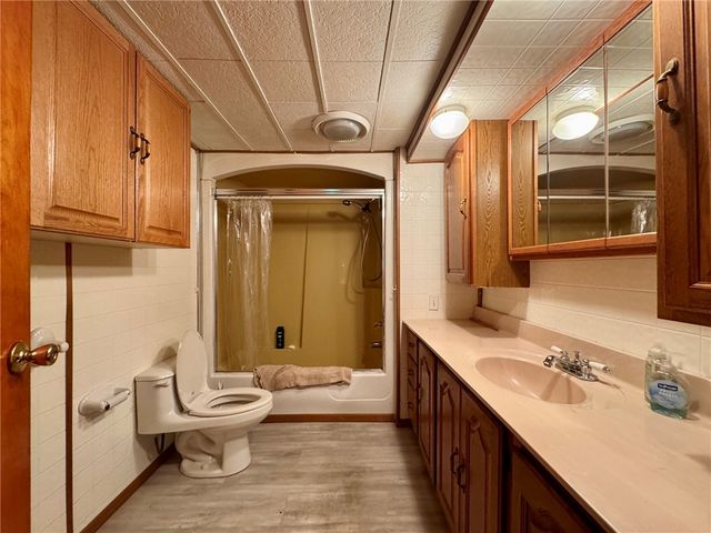 1238 Pinewood Rd, Irwin, PA 15642