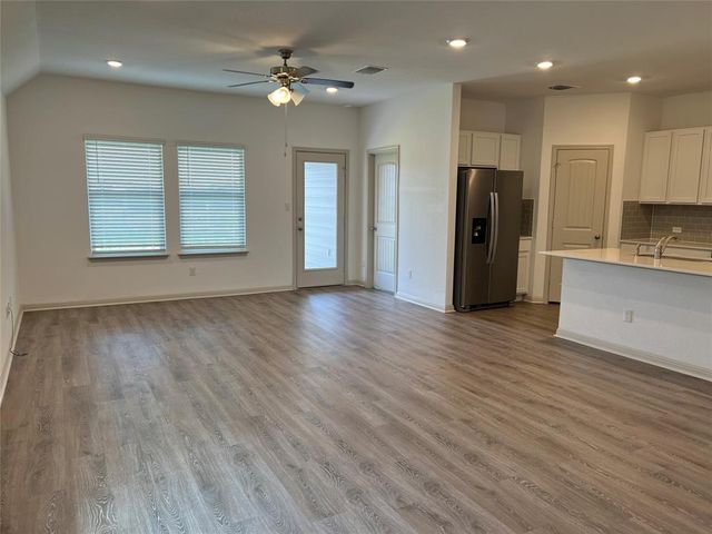 309 Mulberry Creek LN, Hutto, TX 78634