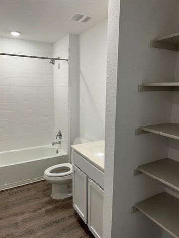 309 Mulberry Creek LN, Hutto, TX 78634