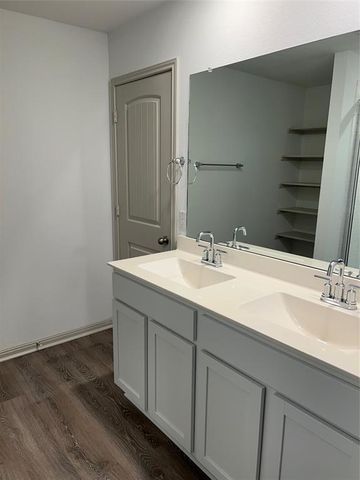 309 Mulberry Creek LN, Hutto, TX 78634