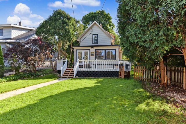 130 S James STREET, Waukesha, WI 53186