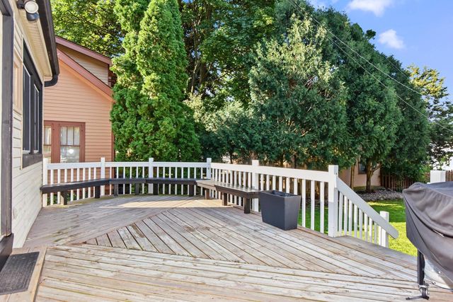 130 S James STREET, Waukesha, WI 53186