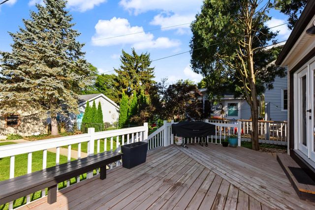 130 S James STREET, Waukesha, WI 53186