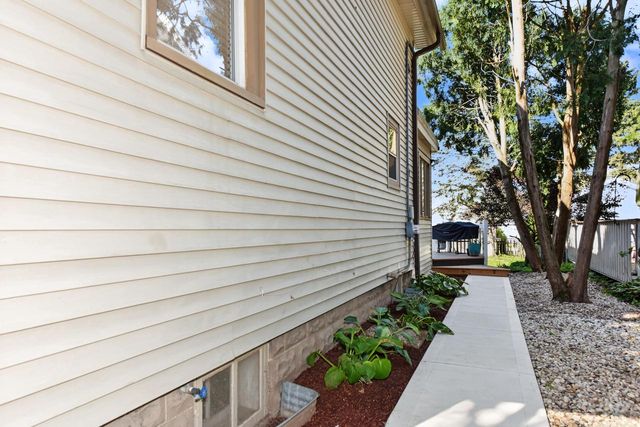 130 S James STREET, Waukesha, WI 53186