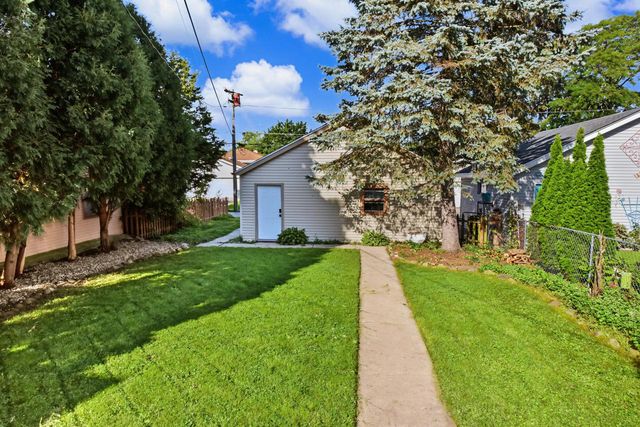 130 S James STREET, Waukesha, WI 53186