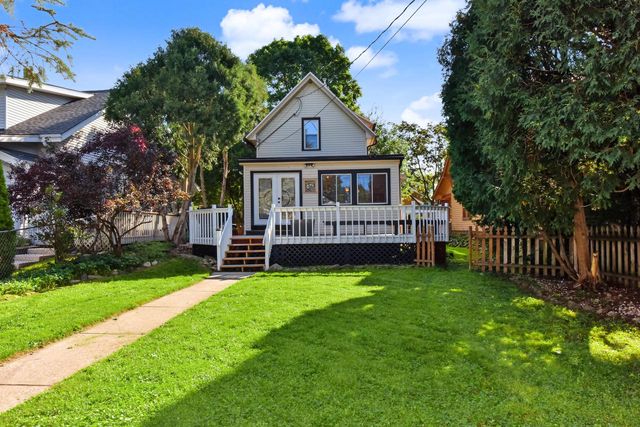 130 S James STREET, Waukesha, WI 53186