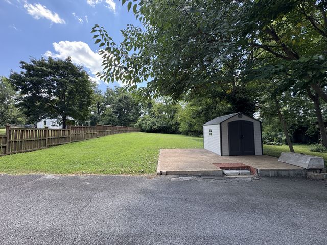 1300 Greenwood Ave, Nashville, TN 37206