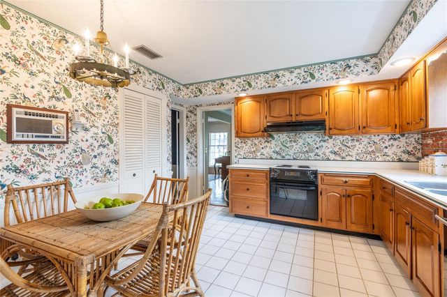 10114 HAMPTON PLACE, Tampa, FL 33618