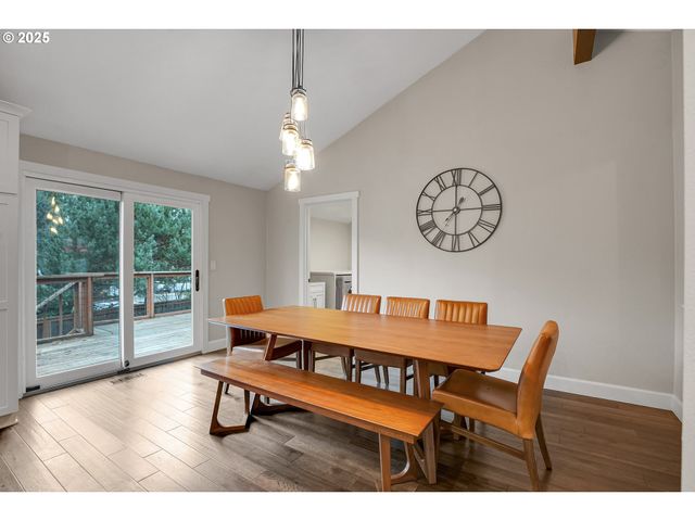 3615 Sw HUBER St, Portland, OR 97219