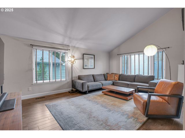 3615 Sw HUBER St, Portland, OR 97219