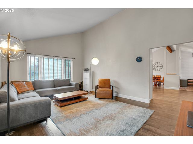 3615 Sw HUBER St, Portland, OR 97219