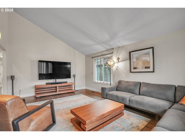 3615 Sw HUBER St, Portland, OR 97219