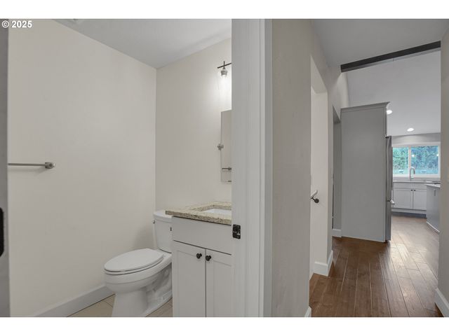 3615 Sw HUBER St, Portland, OR 97219