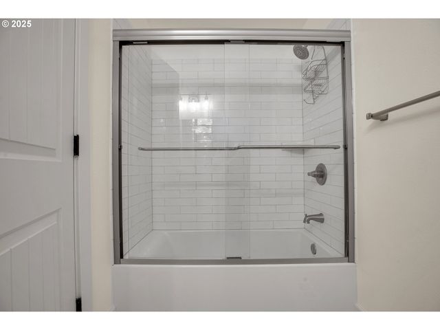 3615 Sw HUBER St, Portland, OR 97219