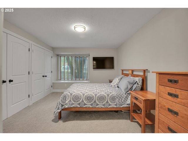 3615 Sw HUBER St, Portland, OR 97219