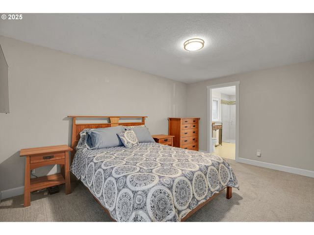 3615 Sw HUBER St, Portland, OR 97219