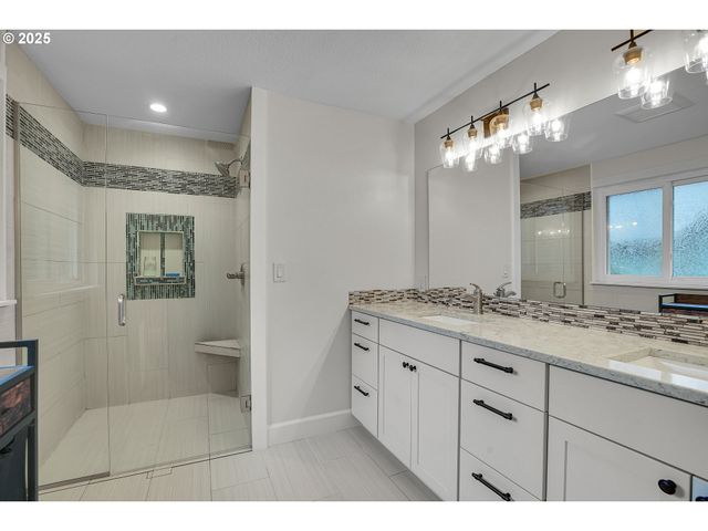 3615 Sw HUBER St, Portland, OR 97219