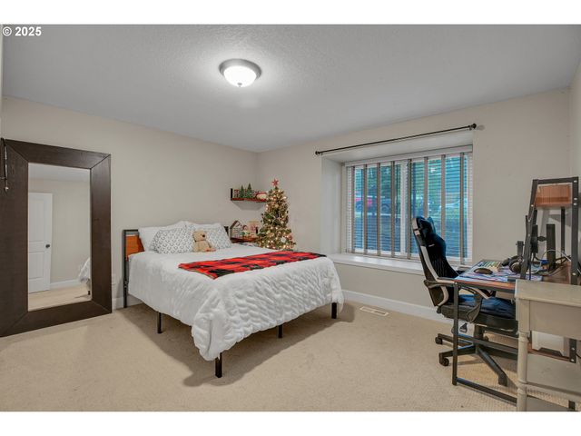 3615 Sw HUBER St, Portland, OR 97219