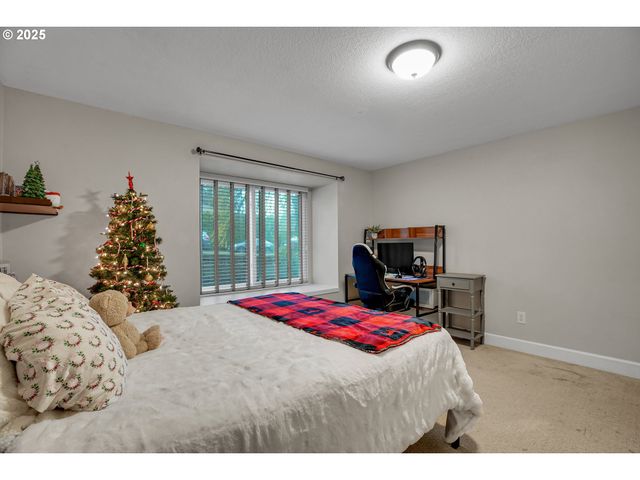 3615 Sw HUBER St, Portland, OR 97219