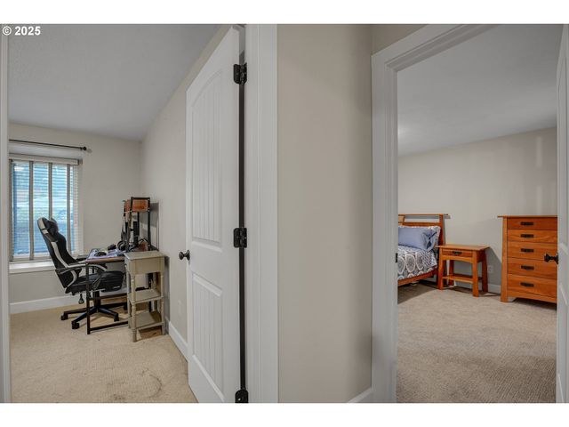 3615 Sw HUBER St, Portland, OR 97219