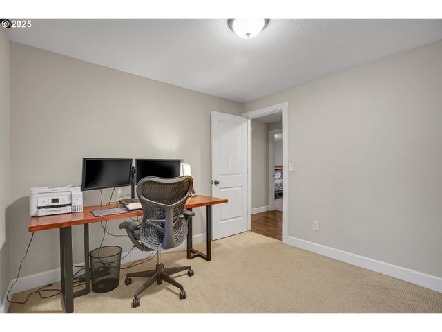 3615 Sw HUBER St, Portland, OR 97219