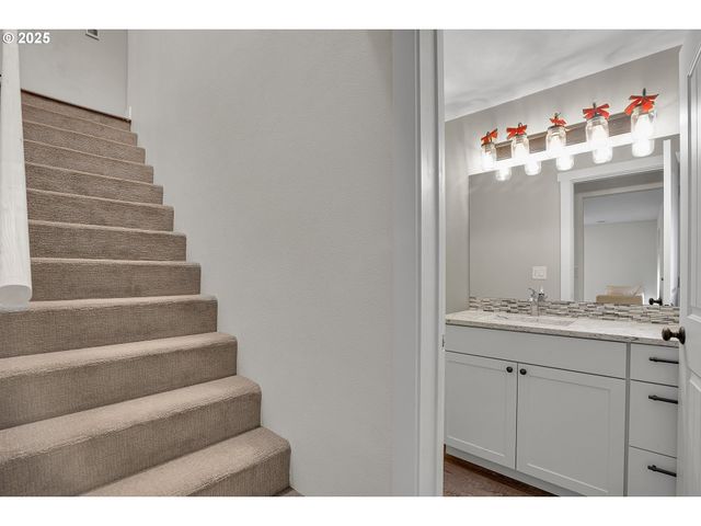 3615 Sw HUBER St, Portland, OR 97219