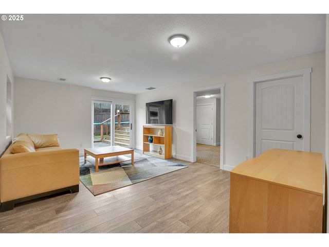 3615 Sw HUBER St, Portland, OR 97219