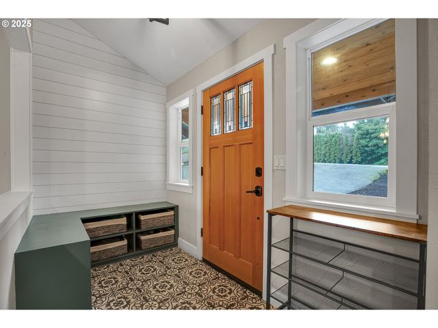 3615 Sw HUBER St, Portland, OR 97219