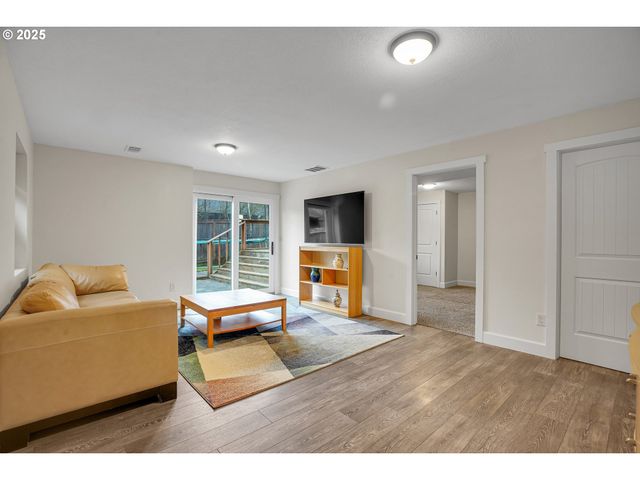 3615 Sw HUBER St, Portland, OR 97219