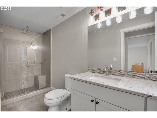 3615 Sw HUBER St, Portland, OR 97219