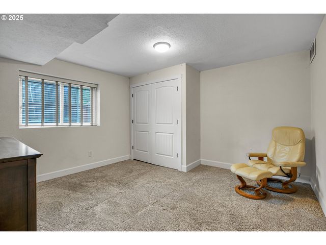 3615 Sw HUBER St, Portland, OR 97219